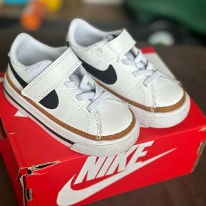 Nike Court Legacy